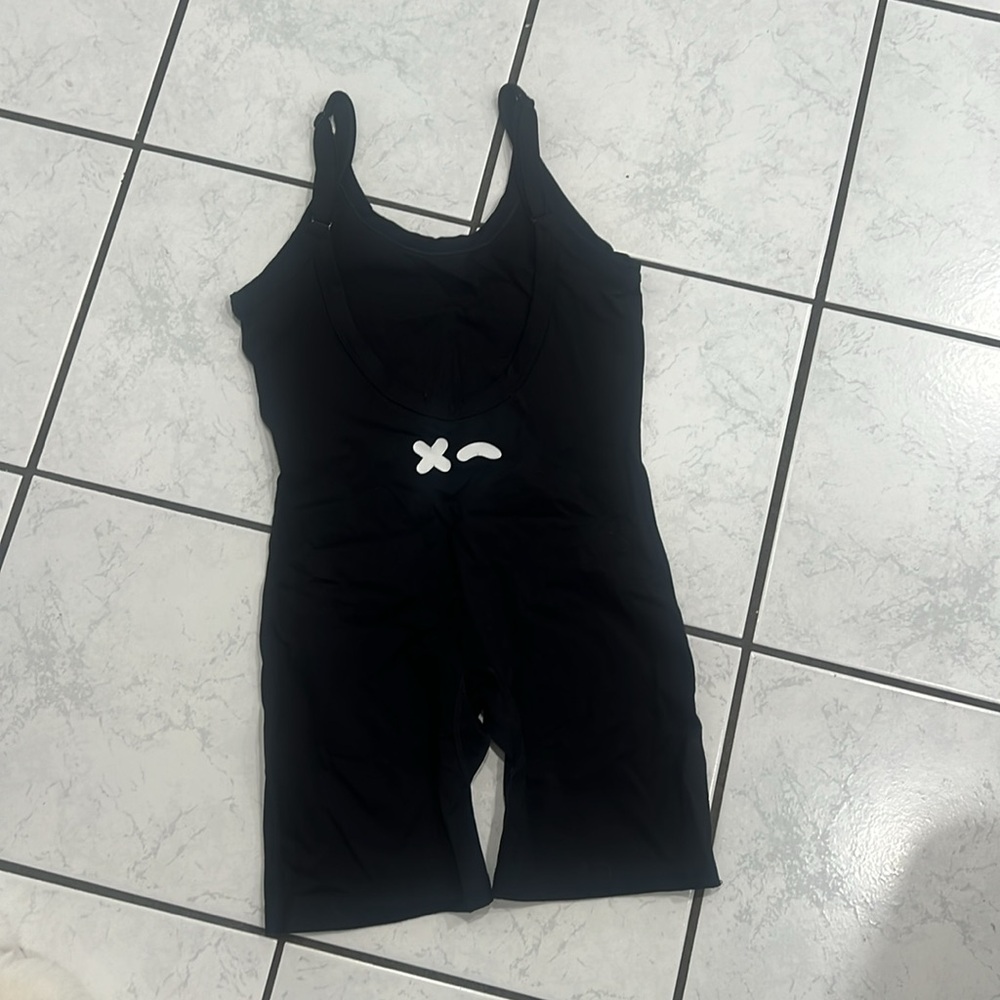 RUMBLE Black tank onesie 🥊. Adjustable straps. Minor crack in label